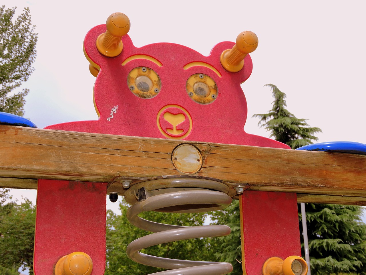 在操场上的标语︰(在操场上的标语是什么)