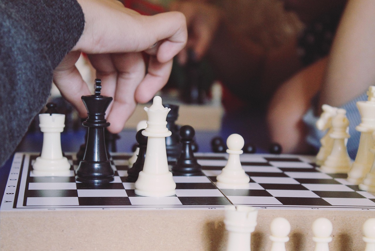 幼儿园棋类游戏有哪些︰(幼儿园棋牌区规则图片)